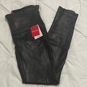 NWT SPANX  Women's Black faux leather leggings - L